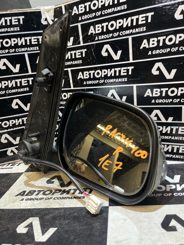 Зеркало TOYOTA RACTIS NCP100 правое (б/у)