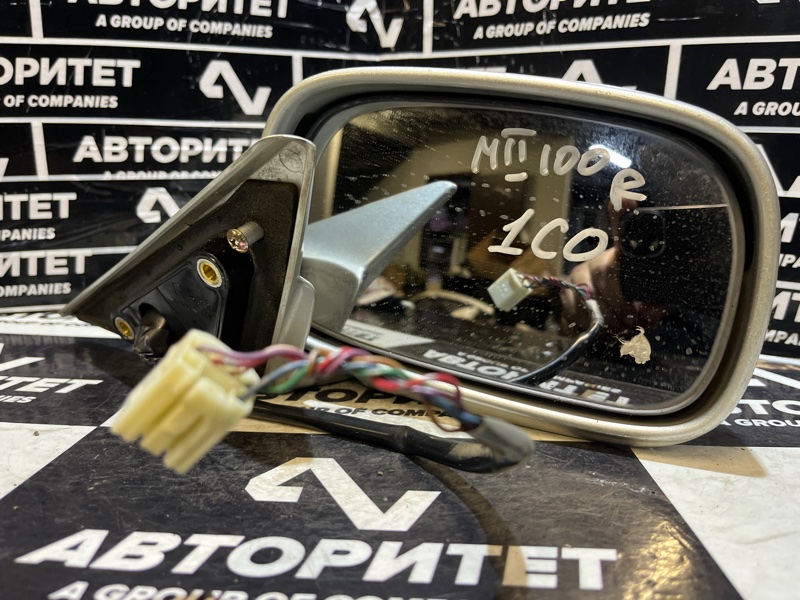 Зеркало TOYOTA MARK II JZX100 правое (б/у)