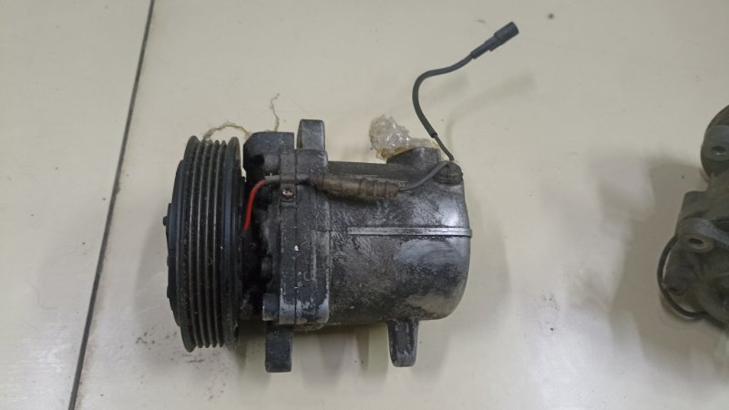 Компрессор кондиционера SUZUKI ESCUDO TD52W J20A 2004 (б/у)