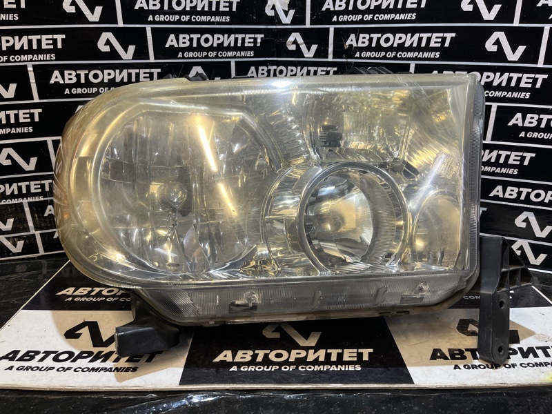 Фара TOYOTA TUNDRA USK56 правая (б/у)