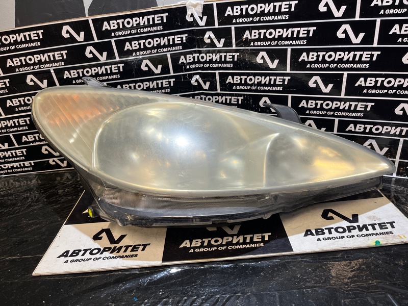 Фара TOYOTA ESTIMA MCR40 правая (б/у)