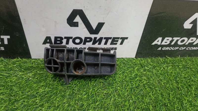 Крепление бампера TOYOTA AURIS NZE154 1NZFE 2007 заднее правое (б/у)