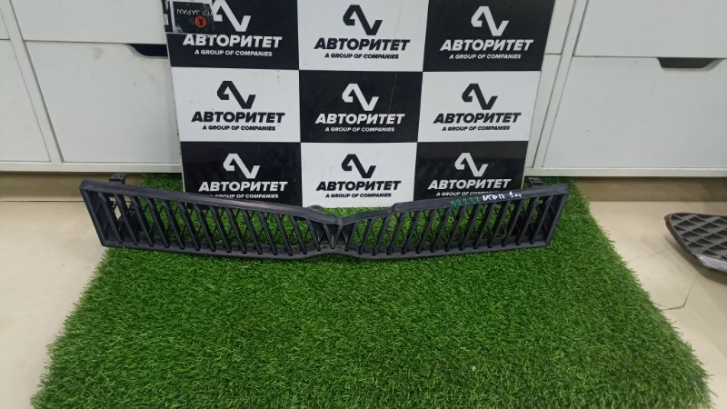 Решетка радиатора TOYOTA PLATZ NCP12 1NZFE 2001 (б/у)