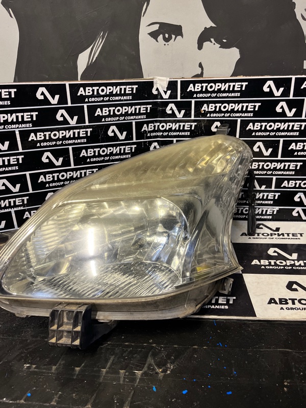 Фара TOYOTA RACTIS NCP100 левая (б/у)