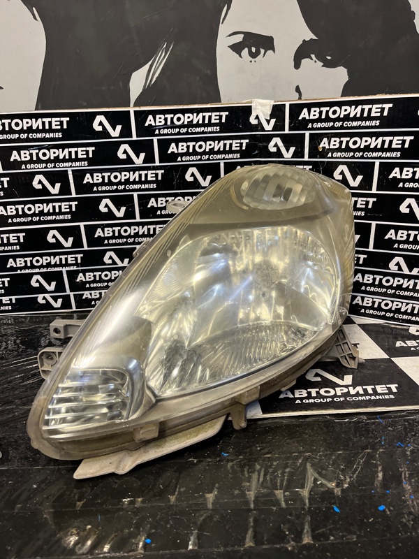 Фара TOYOTA PASSO KGC10 левая (б/у)