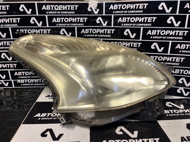 Фара TOYOTA RACTIS NCP100 правая (б/у)