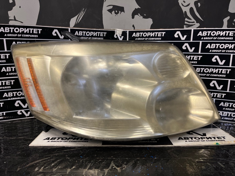 Фара TOYOTA ALPHARD ANH10 правая (б/у)