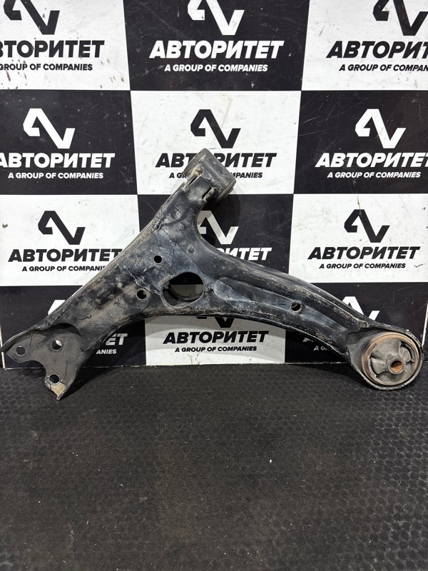 Рычаг TOYOTA COROLLA FIELDER NZE141 1NZFE передний правый (б/у)