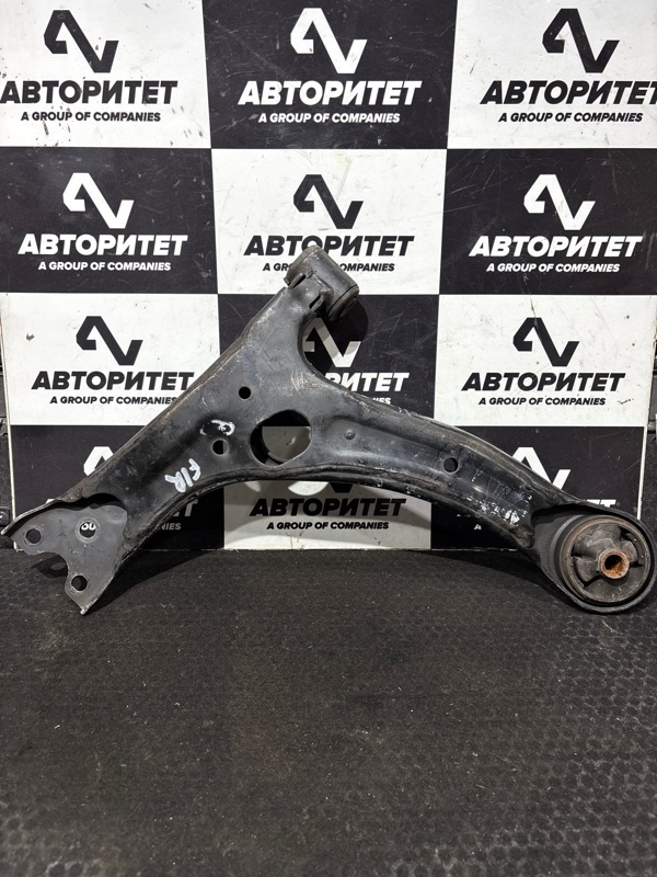 Рычаг TOYOTA ALLION ZZT240 1ZZFE передний правый (б/у)