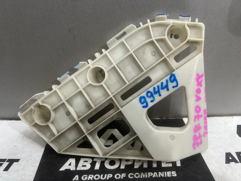 Крепление бампера TOYOTA VOXY ZRR70 переднее правое (б/у)