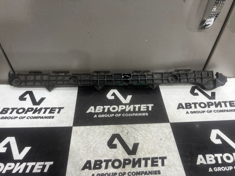 Крепление бампера TOYOTA COROLLA AXIO NZE141 заднее правое (б/у)