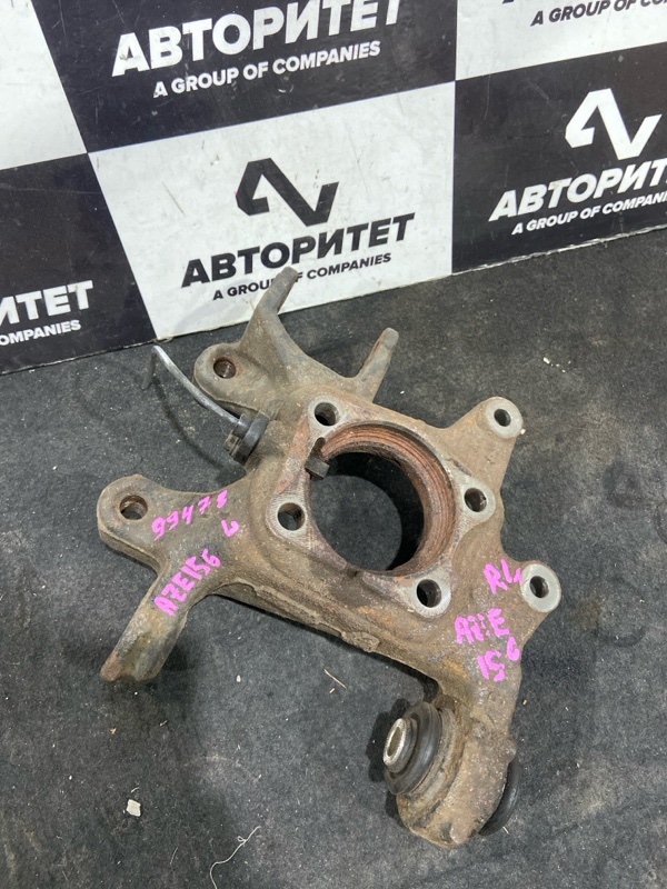 Цапфа TOYOTA BLADE AZE154 2AZFE задняя левая (б/у)