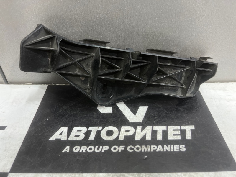 Крепление бампера TOYOTA IST NCP61 переднее левое (б/у)