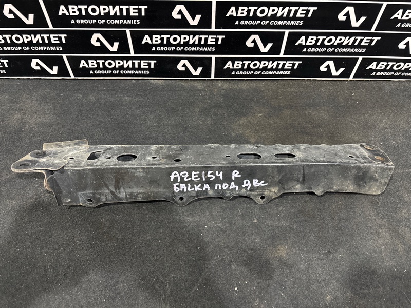 Балка под двс TOYOTA AURIS ZRE154 2ZRFE правая (б/у)