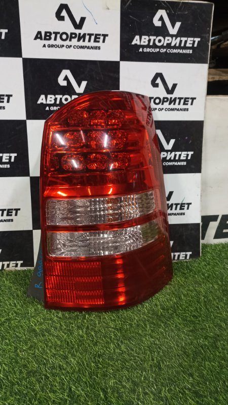 Стоп-сигнал TOYOTA WISH ZNE10 1ZZFE 2004 правый (б/у)