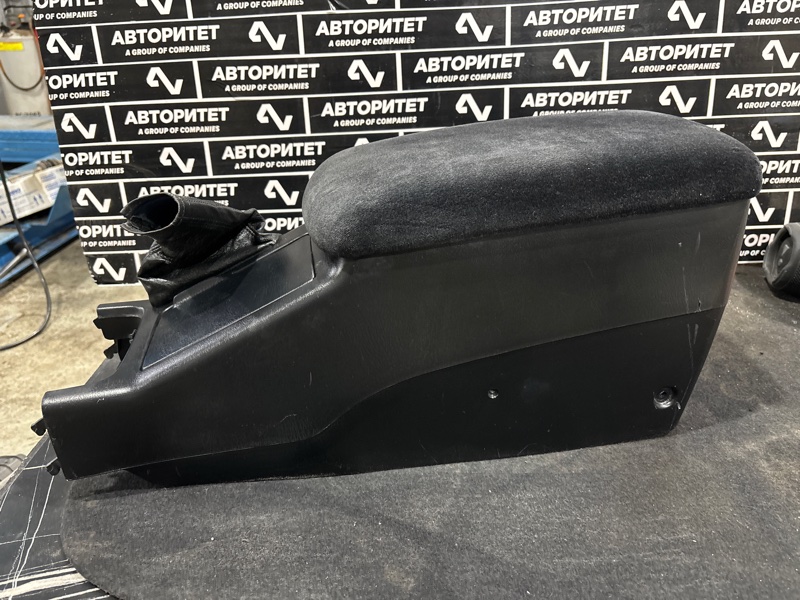 Бардачок между сиденьями TOYOTA MARK II JZX100 1JZGTE (б/у)