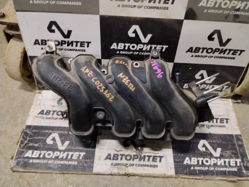 Коллектор впускной TOYOTA ALLEX NZE121 1NZFE 2005 (б/у)