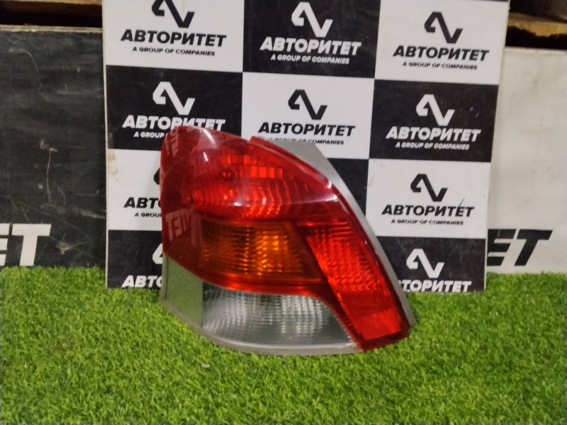 Стоп-сигнал TOYOTA VITZ KSP90 1KRFE 2009 левый (б/у)
