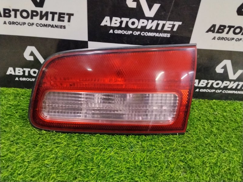 Стоп-вставка NISSAN LIBERTY RNM12 QR20DE 2002 правая (б/у)
