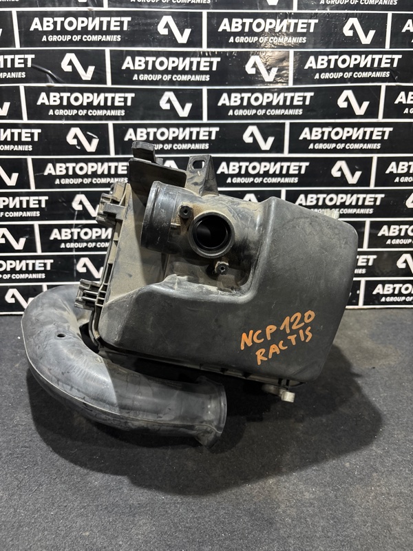 Корпус воздушного фильтра TOYOTA RACTIS NCP120 1NZFE (б/у)