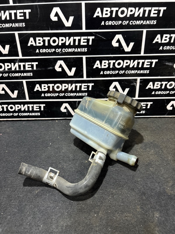 Бачок гидроусилителя TOYOTA WISH ZNE14 1ZZFE (б/у)