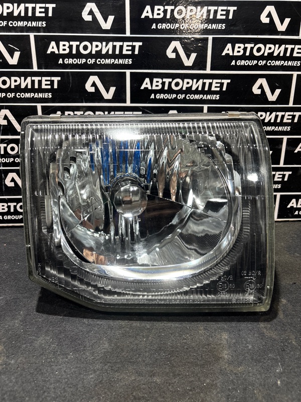 Фара MITSUBISHI PAJERO V45W 6G72 правая (б/у)