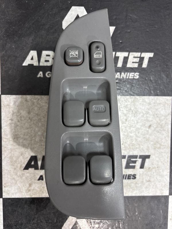 Блок управления стеклоподъемниками TOYOTA RAUM EXZ10 передний правый (б/у)