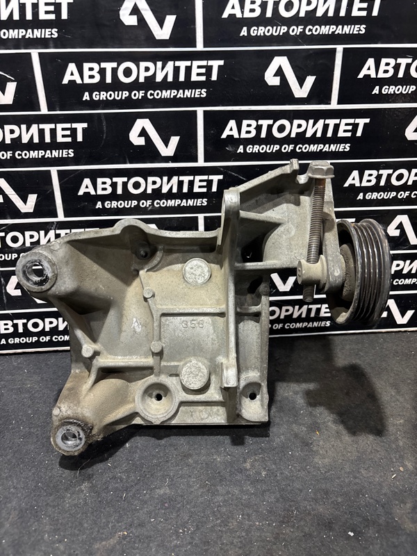 Кронштейн компрессора кондиционера TOYOTA MARK II GX100 1GFE (б/у)
