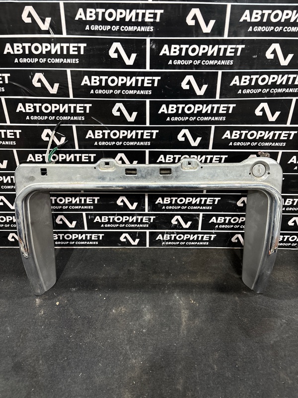 Рамка для номера TOYOTA GRANVIA KCH16 1KZTE (б/у)