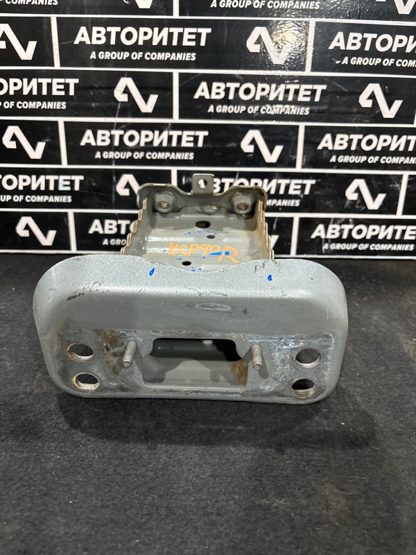 Крепление жесткости бампера TOYOTA VITZ KSP90 1KRFE правое (б/у)