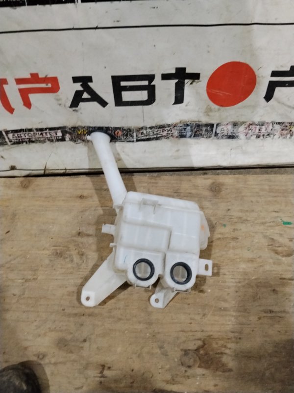 Бачок омывателя TOYOTA SPADE NCP145 1NZFE 2012 (б/у)
