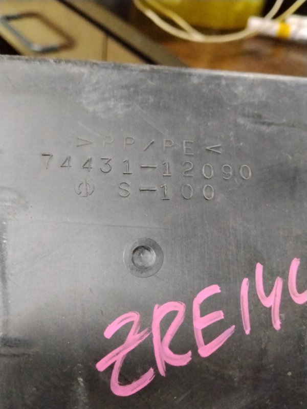 Подставка под аккумулятор TOYOTA COROLLA FIELDER ZRE144 2ZRFE 2010 (б/у)