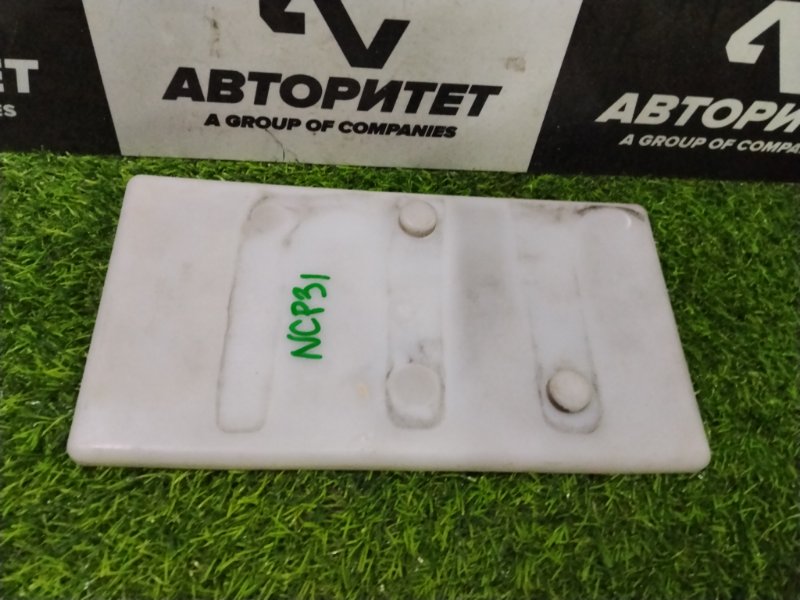 Подставка под аккумулятор TOYOTA BB NCP31 1NZFE 2004 (б/у)
