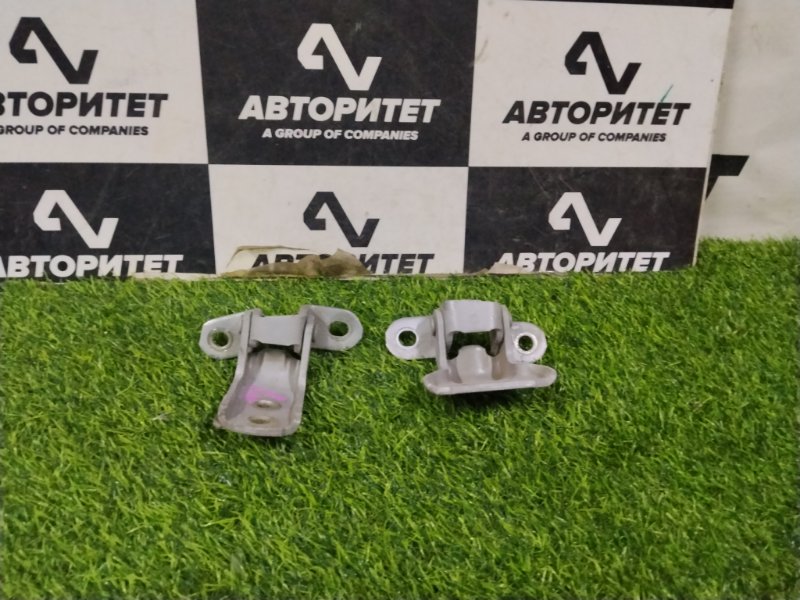 Петля дверная TOYOTA RACTIS SCP100 2SZFE 2006 передняя левая (б/у)