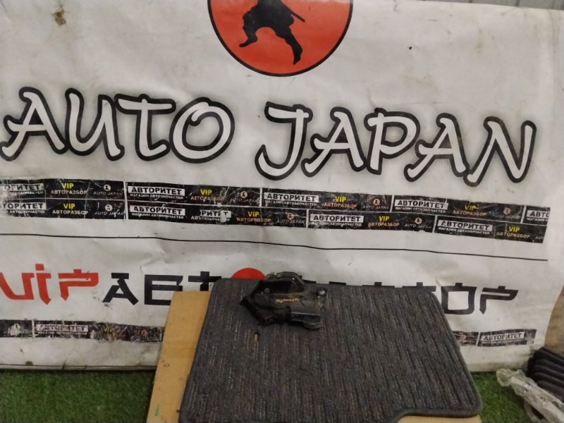Замок двери TOYOTA RACTIS SCP100 2SZFE 2007 передний правый (б/у)