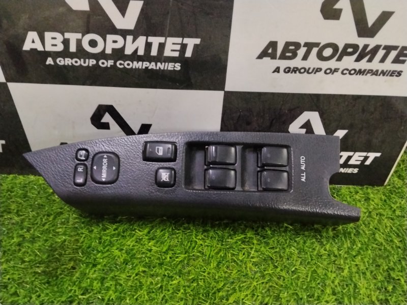 Блок управления стеклоподъемниками TOYOTA ISIS ZGM10 2ZRFAE 2010 передний правый (б/у)