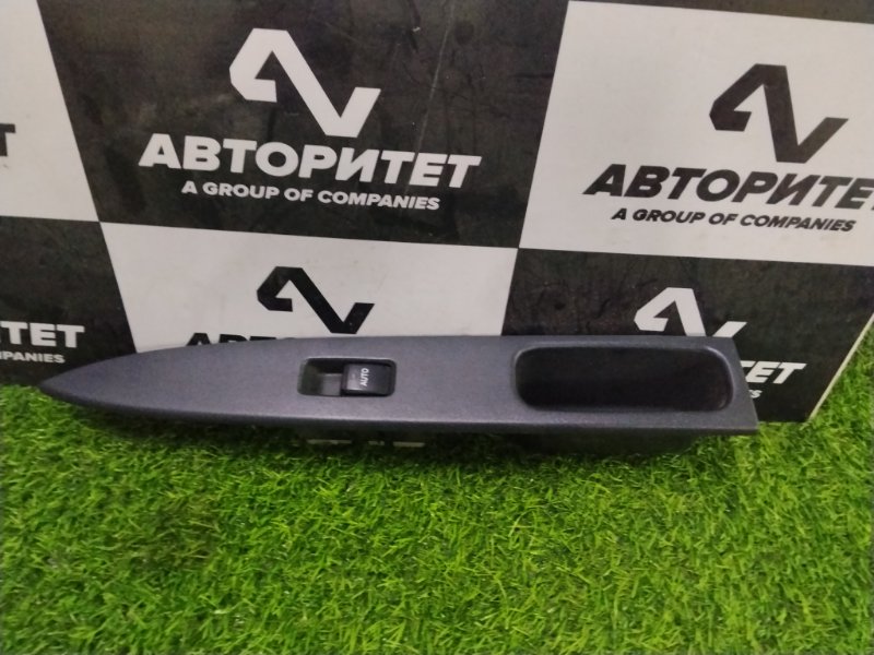 Блок управления стеклоподъемниками TOYOTA IST NCP61 1NZFE 2004 задний правый (б/у)