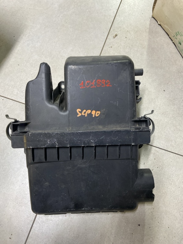 Корпус воздушного фильтра TOYOTA VITZ SCP90 2SZFE (б/у)