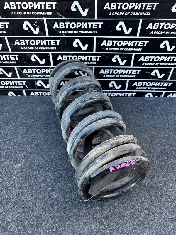 Пружина TOYOTA VOXY AZR65 1AZFSE задняя (б/у)