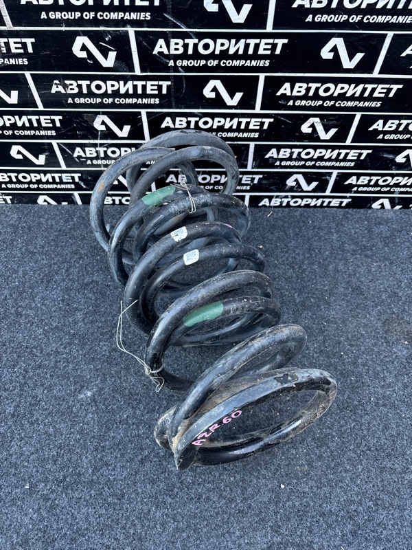 Пружина TOYOTA VOXY AZR60 1AZFSE задняя (б/у)