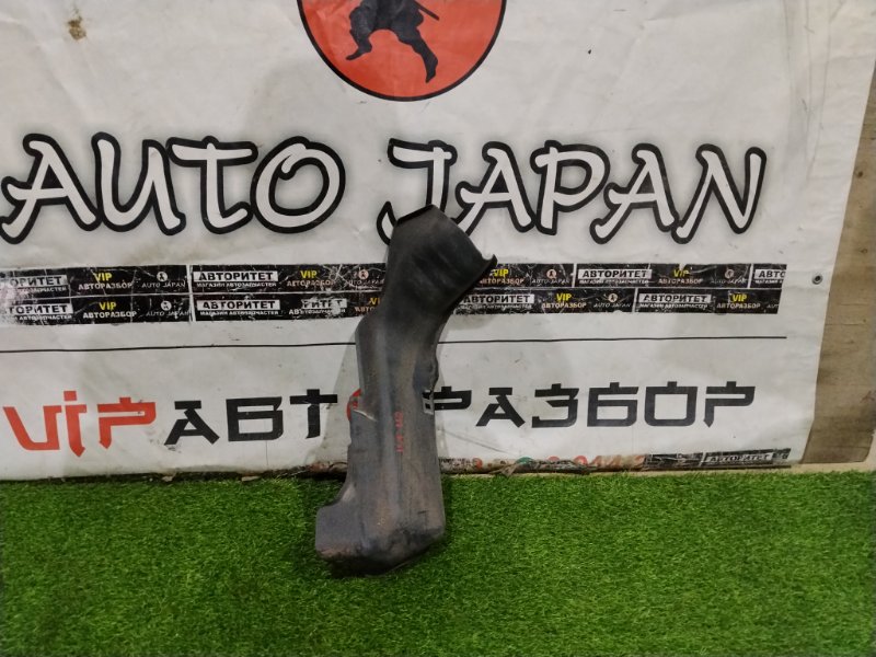 Защита горловины топливного бака TOYOTA IST NCP110 1NZFE 2011 (б/у)