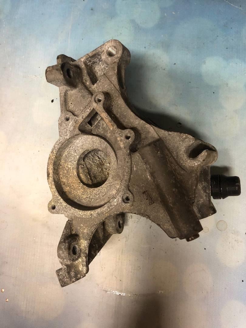 Корпус помпы MINI Countryman R60 N47C16A 1.6 Tdi (116 л.с)