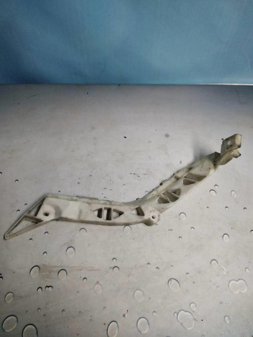 Клипса бампера Mazda 3 2002-2009 BK bn8v502hl контрактная