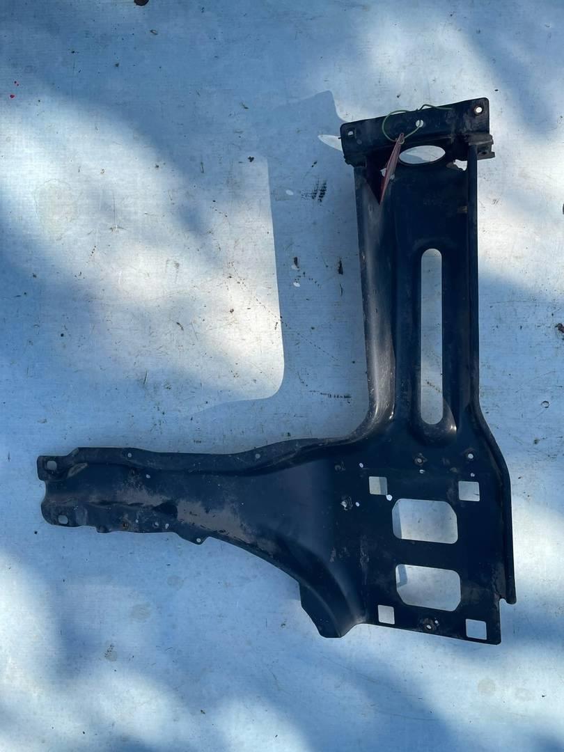 Кронштейн фар левый Range Rover 3 2005-2010 L322