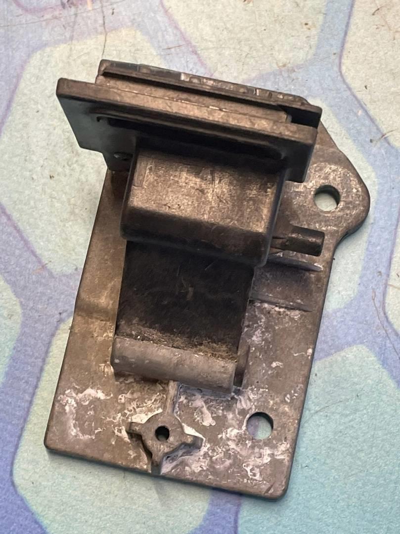 Замок крышки багажника Range Rover 3 2005-2010 L322