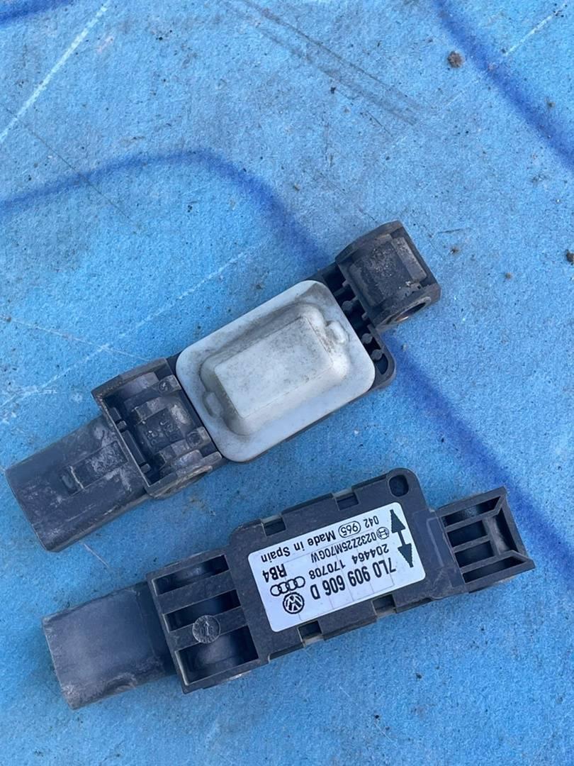 Запчасть датчик air bag VW Touareg 1 2007-2010 7L0909606D контрактная Датчик AIR BAG VW Touareg 1 2007-2010 7L0909606D контрактная