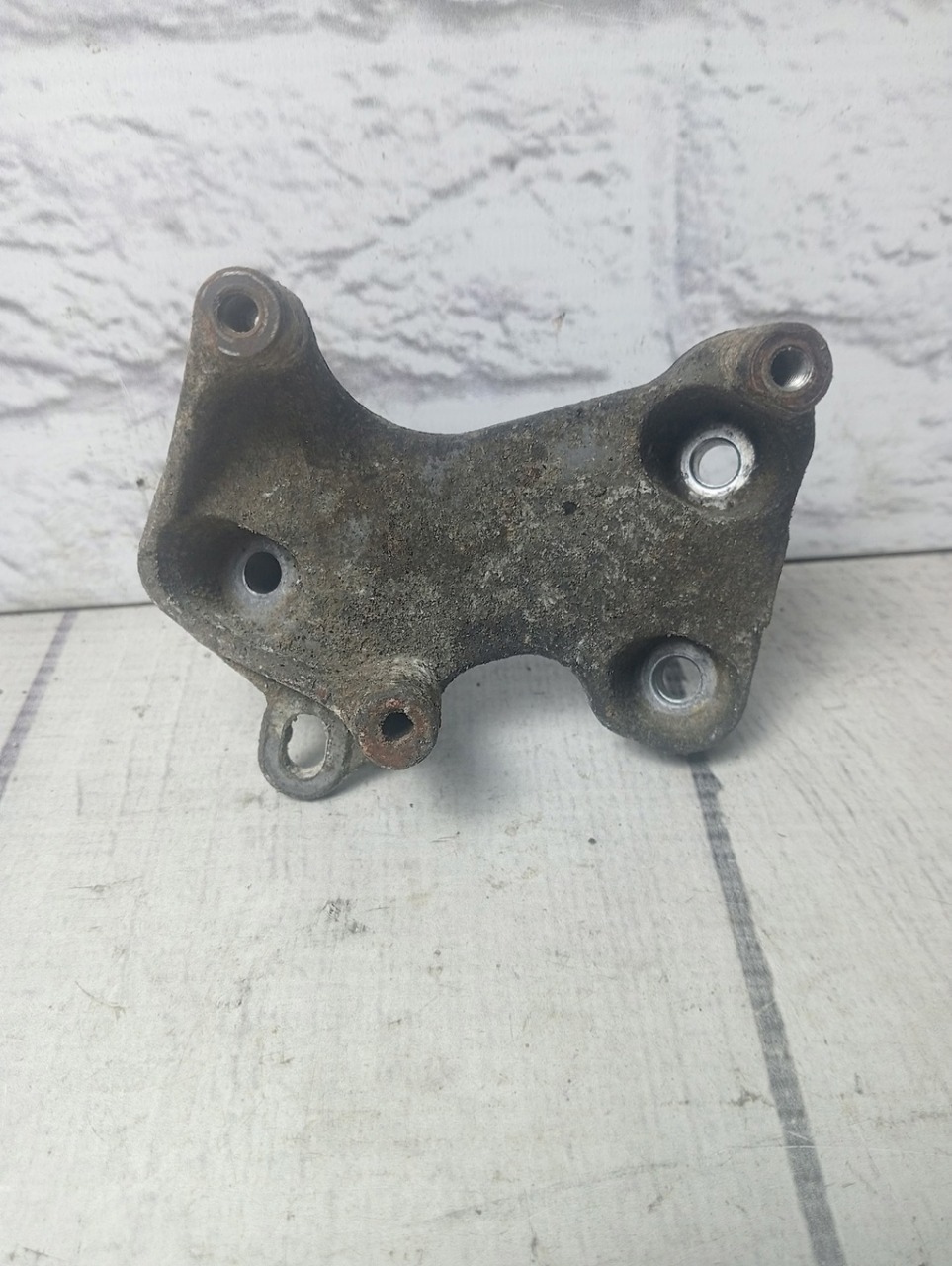 Кронштейн (сопут. товар) Octavia 2004-2013 A5