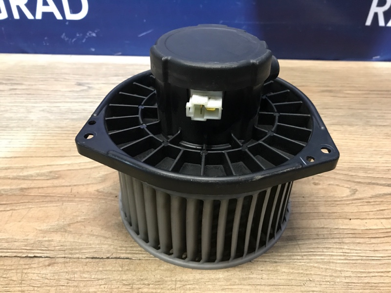 Моторчик печки L200 2009 KB4T 2.5 4D56