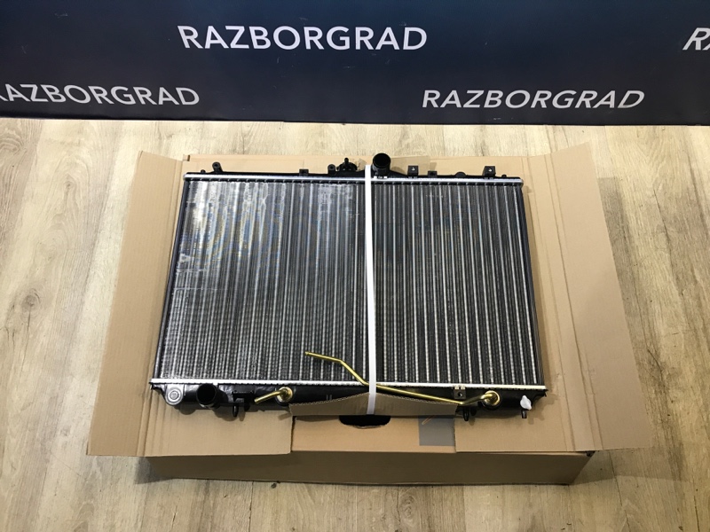 Радиатор охлаждения Carisma/Space Gear 96-06 1.6-1.8 AT