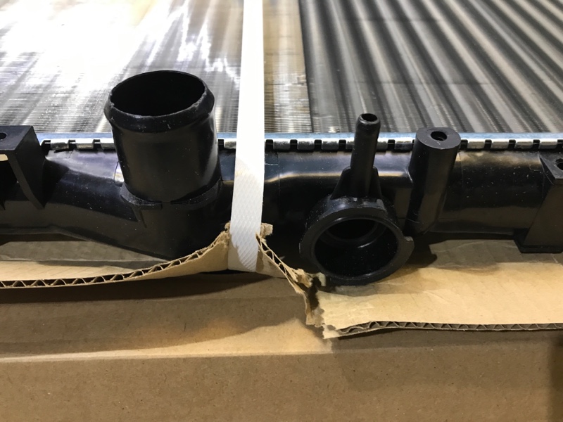 Радиатор охлаждения Carisma/Space Gear 96-06 1.6-1.8 AT